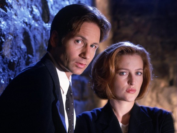 David Duchovny &amp; Gillian Anderson Characters: Fox Mulder, Dana Scully Television: The X Files TV-Serie Usa/Can 1993-2002, 10 September 1993 PUBLICATIONxINxGERxSUIxAUTxONLY Copyright: MaryxEvansxAF ...