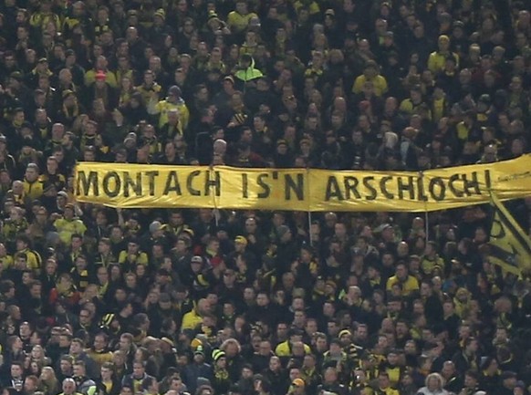 Die Südtribüne in Dortmund zeigte unter anderem das Banner: "Montach is'n Arschloch!"
