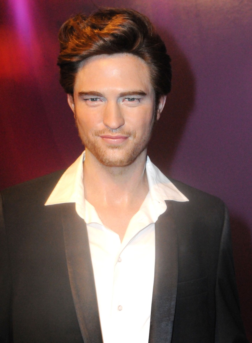 HOLLYWOOD, CA - SEPTEMBER 20: Robert Pattinson Wax Figure at the Friend Movement&#039;s 2014 Stardust Soiree at Madame Tussauds on September 20, 2014 in Hollywood, California. (Photo by Barry King/Wir ...