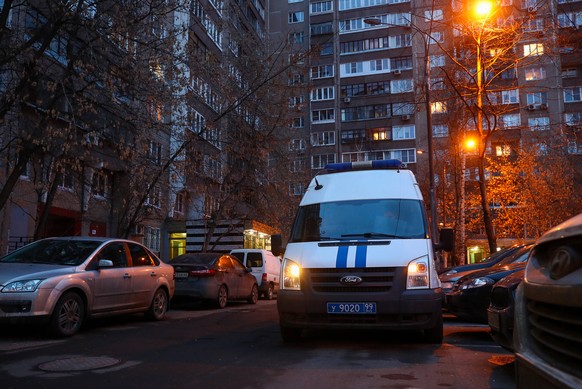 Russland, Wohnung von Nawalny in Moskau wird durchsucht MOSCOW, RUSSIA - JANUARY 27, 2021: A police vehicle is pictured outside a residential building in Lyublinskaya Street where Russian opposition a ...