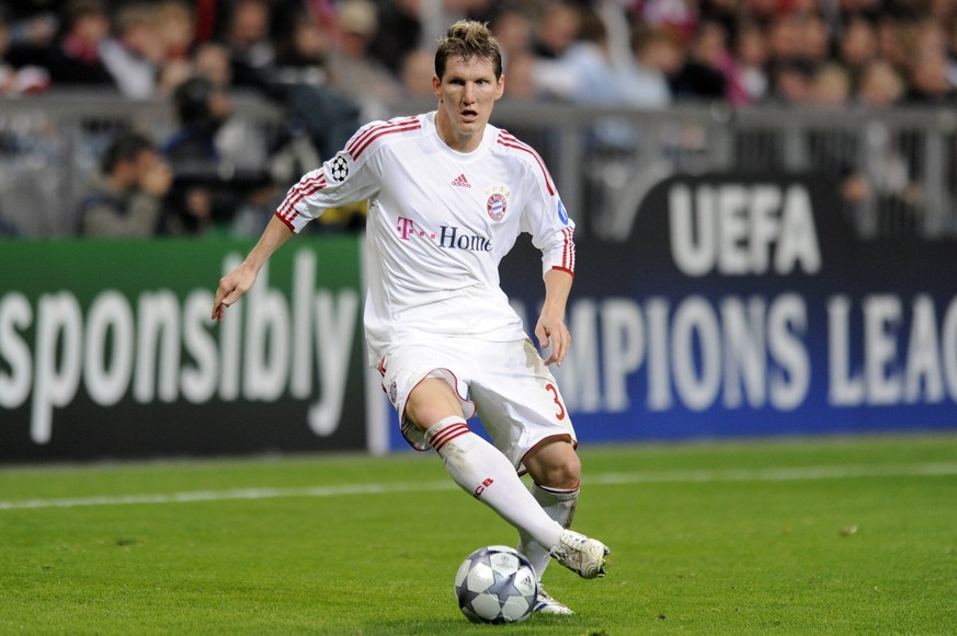 Der damals 23-jährige Bastian Schweinsteiger spielte noch im rechten Mittelfeld, schoss 9 Tore und legte weitere 14 auf.