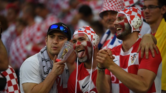 (180616) -- KALININGRAD, June 16, 2018 -- Fans of Croatia cheer for their team prior to a group D match between Croatia and Nigeria at the 2018 FIFA World Cup WM Weltmeisterschaft Fussball in Kalining ...