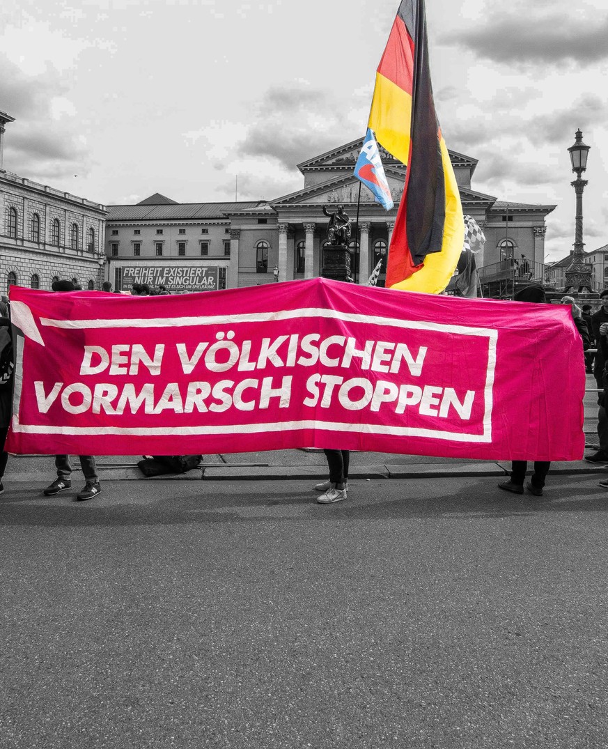September 22, 2018 - Munich, Bavaria, Germany - Stop the advance of the (far-right) people held by counter demonstrators against the right-extreme AfD and Junge Alternative (junior alternative) in fro ...