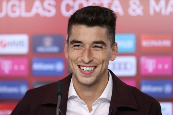 Soccer Football - Bayern Munich present new players Marc Roca and Douglas Costa - Saebener Strasse, Munich, Germany - October 13, 2020 Bayern Munich&#039;s Marc Roca during the press conference Alexan ...