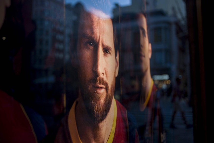 Lionel Messi macht noch Werbung für das neue Barcelona-Trikot.