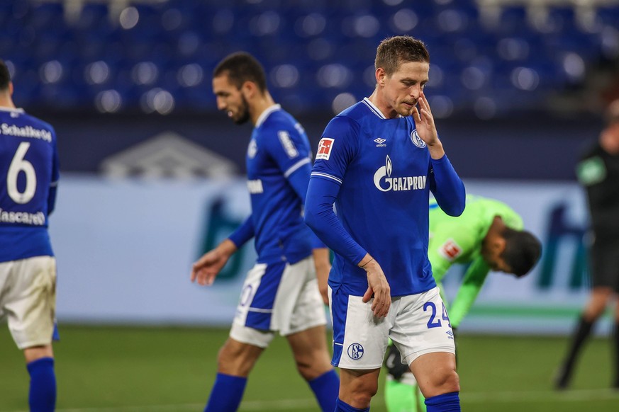 Nase voll: Schalke-Profi Bastian Oczipka nach dem Bundesligaspiel gegen den VfL Wolfsburg. Es war die 24. Partie ohne Sieg für die Gelsenkrichener.