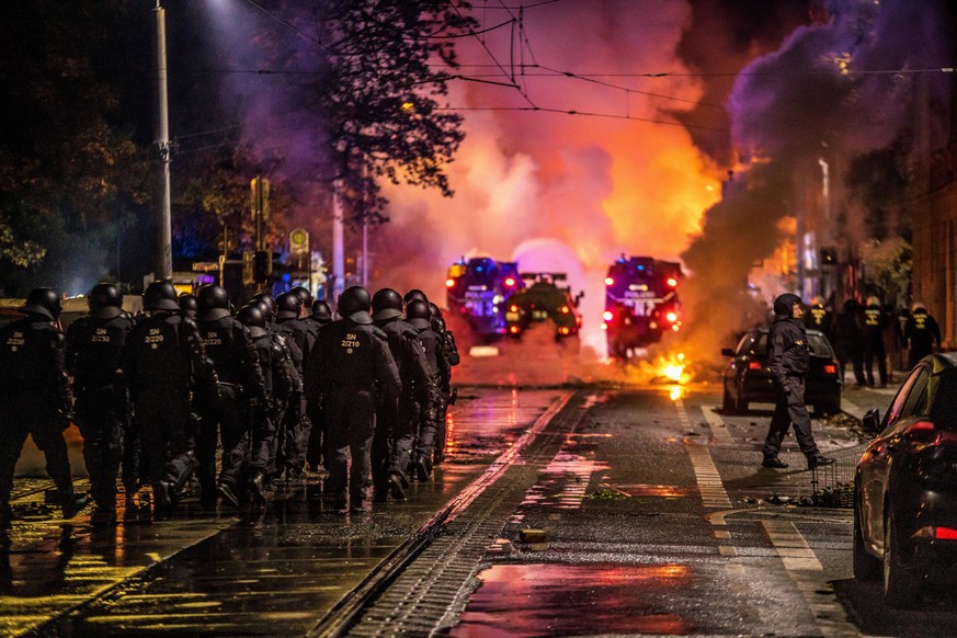 Nach dem es am 7. November 2020 zu einer Demonstration der Bewegung Querdenken im Leipziger Zentrum kam, zogen ca. 1000 Menschen durch den Leipziger Szenestadtteil Connewitz. Aus Wut