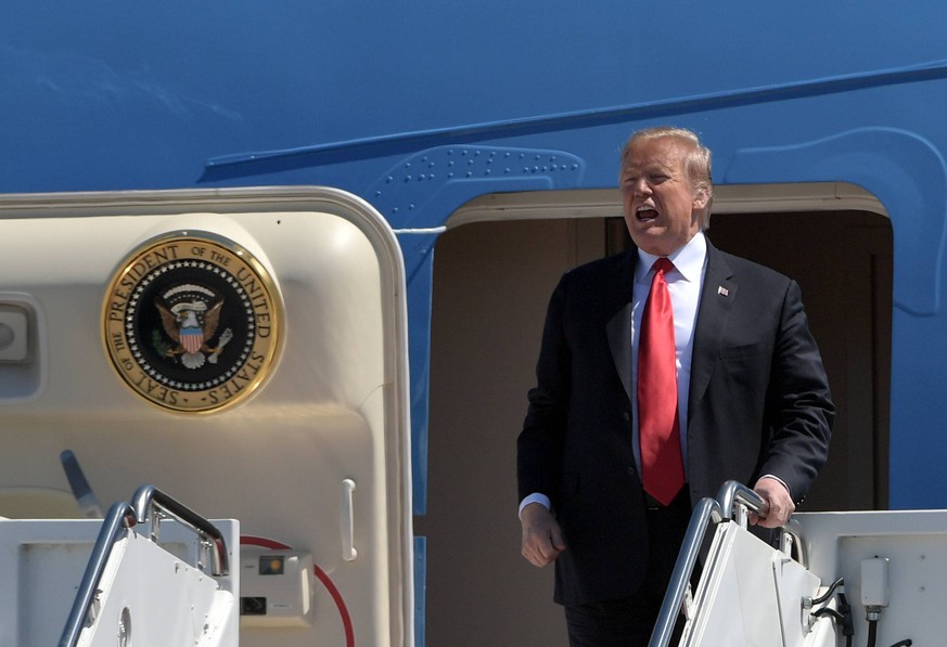 March 22, 2019 - West Palm Beach, Florida, United States Of America - WEST PALM BEACH, FL - MARCH 22: US President Donald Trump waves and greets supporters as he arrives on Air Force One at the Palm B ...