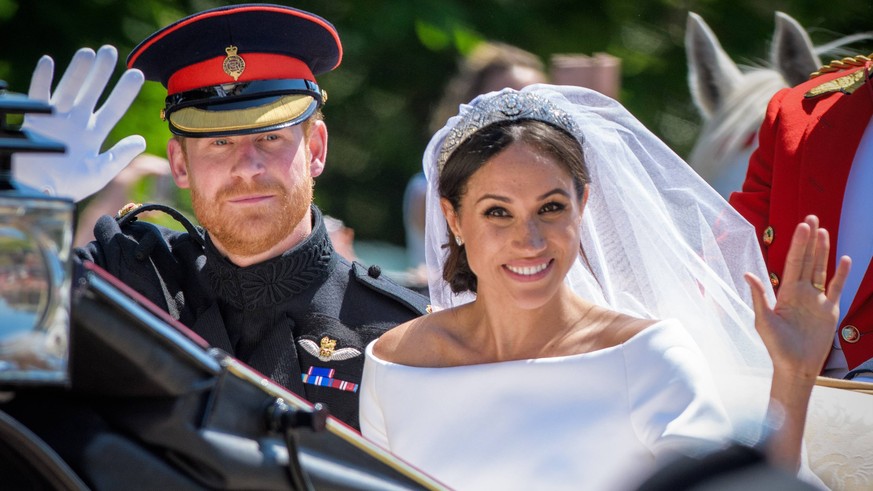 Harry und Meghan: Am 19. Mai 2018 gaben sich die beiden romantisch auf Schloss Windsor das Jawort. Knapp ein Jahr später wurden sie Eltern des Kindes Archie Harrison Mountbatten-Windsor.