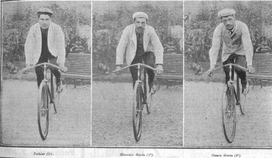 Die drei Erstplatzierten der Tour 1904 (vor der Disqualifikation): Lucien Pothier (2. Rang, l.), Maurice Garin (Sieger, Mitte) und Cesar Garin (3. Rang, r.)