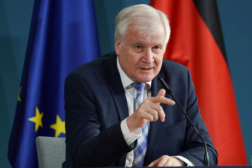 German Interior Minister Horst Seehofer holds a news conference on the situation of migrants on the Greek island of Lesbos in Berlin, Germany, September 11, 2020. Joerg Carstensen/Pool via REUTERS