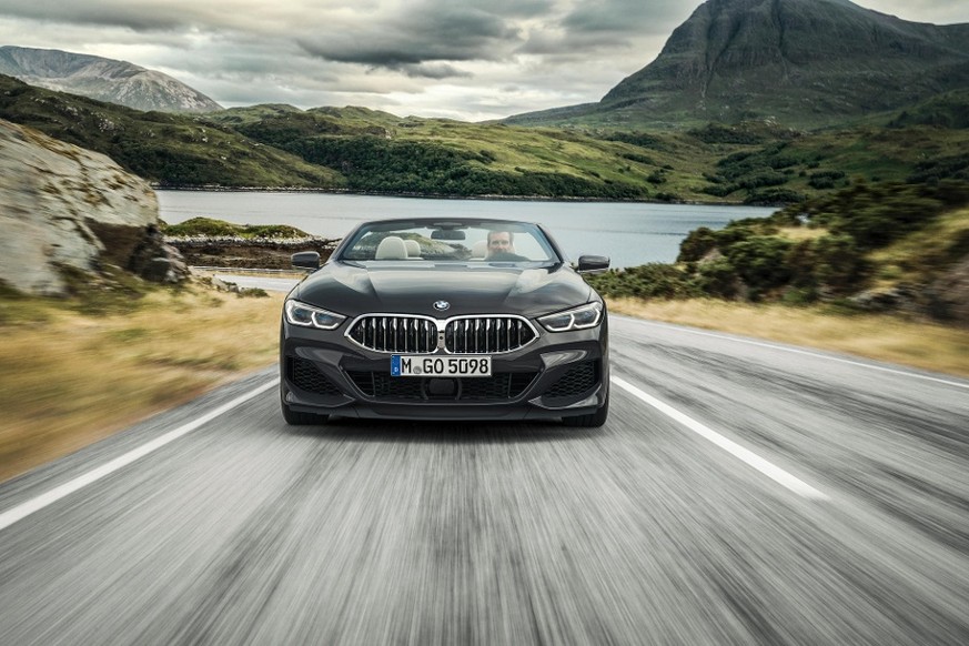 BMW 8er: Zum Start des Luxus-Coupés gibt es Empörung über eine Anzeige des Herstellers.