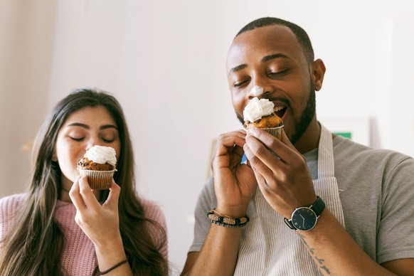 Young couple having fun, eating fresh cupcakes model released Symbolfoto property released PUBLICATIONxINxGERxSUIxAUTxHUNxONLY VABF01242

Young COUPLE Having Fun Eating Fresh Cupcakes Model released ...
