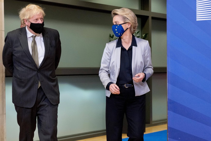 201210 -- BRUSSELS, Dec. 10, 2020 -- European Commission President Ursula von der Leyen R and British Prime Minister Boris Johnson arrive for their meeting in Brussels, Belgium, Dec. 9, 2020. The Euro ...