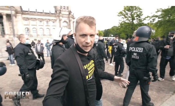 Die Berliner Polizei führte Pocher vom Veranstaltungsgelände.