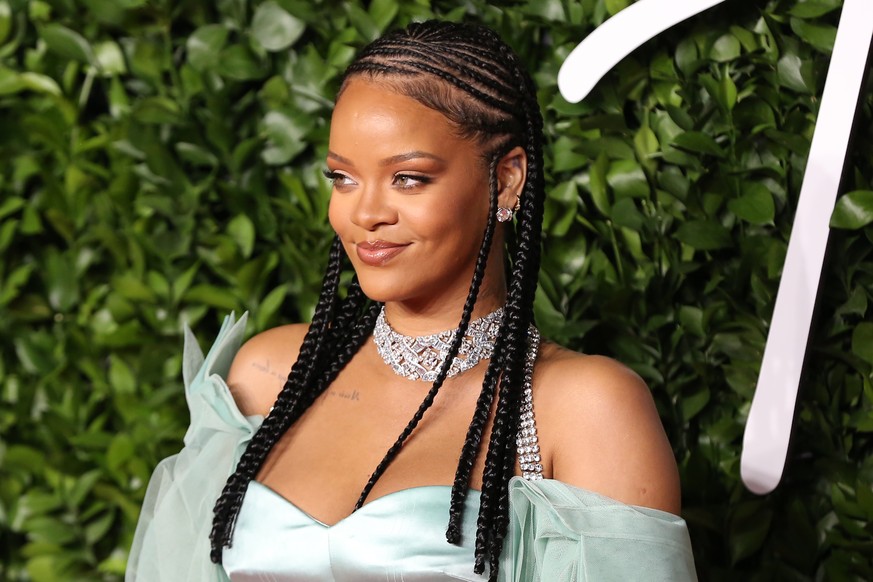 Auf diesem Bild trägt Rihanna Make-Up – auf ihrem ersten Selfie 2020 dagegen nicht.
