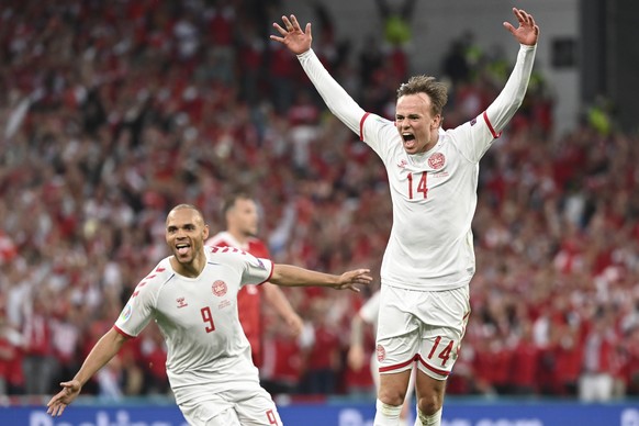 Denmark&#039;s Mikkel Damsgaard, right, celebrates after scoring his side&#039;s opening goal during the Euro 2020 soccer championship group B match between Russia and Denmark at the Parken stadium in ...