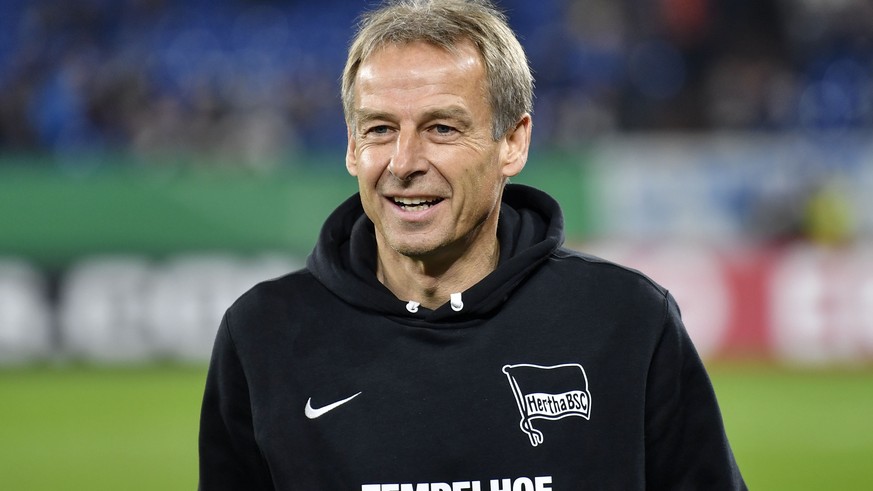 Berlin&#039;s Juergen Klinsmann, DFB Pokal, Live - Spiel zwischen FC Schalke 04 and Hertha BSC Berlin in Gelsenkirchen, Jürgen Klinsmanns kurzer Auftritt in der Bundesliga Anzeige raus