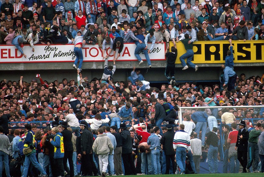 15.04.1989. Sheffield, England. Fans are lifted out of the crush, but 96 are crushed to death in The Hillsborough Disaster. Liverpool v Notts Forest, FA Cup Semi-Final, xACTIONxPLUSxsportsximagesx PUB ...