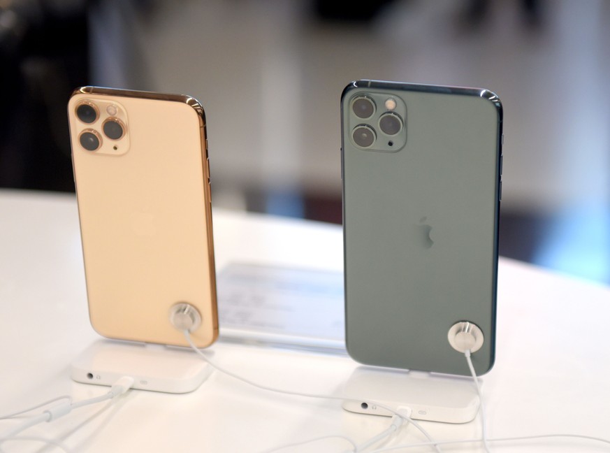 September 27, 2019, Kolkata, West Bengal, India: Apple iPhone11 is seen on display at South City Mall in Kolkata..Apple iPhone 11 smartphone officially launched in India. Kolkata India PUBLICATIONxINx ...