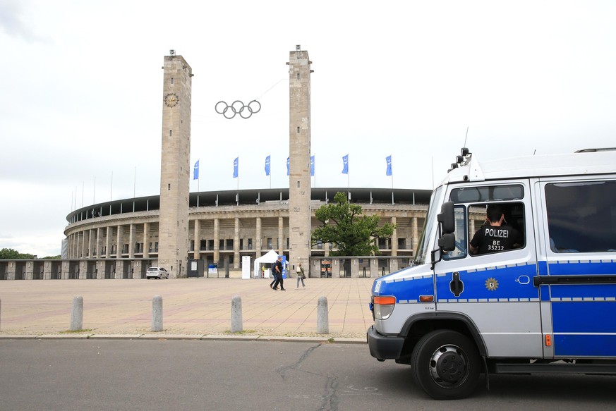 30.05.2020, OLympiastadion, Berlin, GER, OLympiastadion, DFL, 1.FBL, Hertha BSC VS. FC Augsburg, DFL regulations prohibit any use of photographs as image sequences and/or quasi-video im Bild OLympiast ...