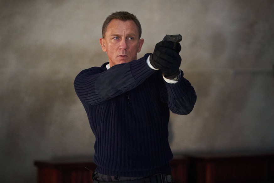James Bond Daniel Craig prepares to shoot in NO TIME TO DIE 2019, a DANJAQ and Metro Goldwyn Mayer Pictures film. Photo Credit: Nicole Dove / MGM / The Hollywood Archive Los Angeles CA PUBLICATIONxINx ...