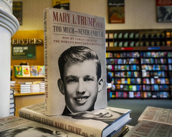 News Bilder des Tages ViacomCBS looking to sell Simon &amp; Schuster Copies of Mary L. Trump Ph.D.s book Too Much and Never Enough: How My Family Created the Worlds Most Dangerous Man in a Barnes &amp ...