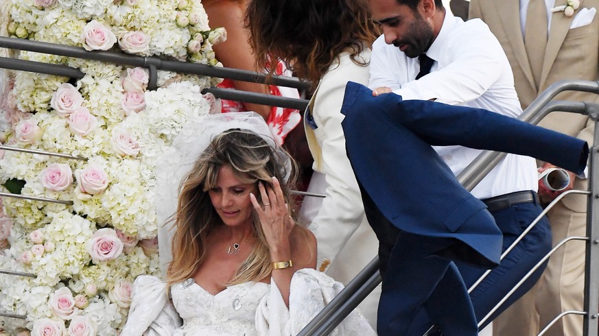 Heidi Klum and Tom Kaulitz are seen getting married on a yacht on august 03, 2109 in Capri, Italy

Pictured: Heidi Klum and Tom Kaulitz
Ref: SPL5107401 030819 NON-EXCLUSIVE
Picture by: SplashNews.com
 ...
