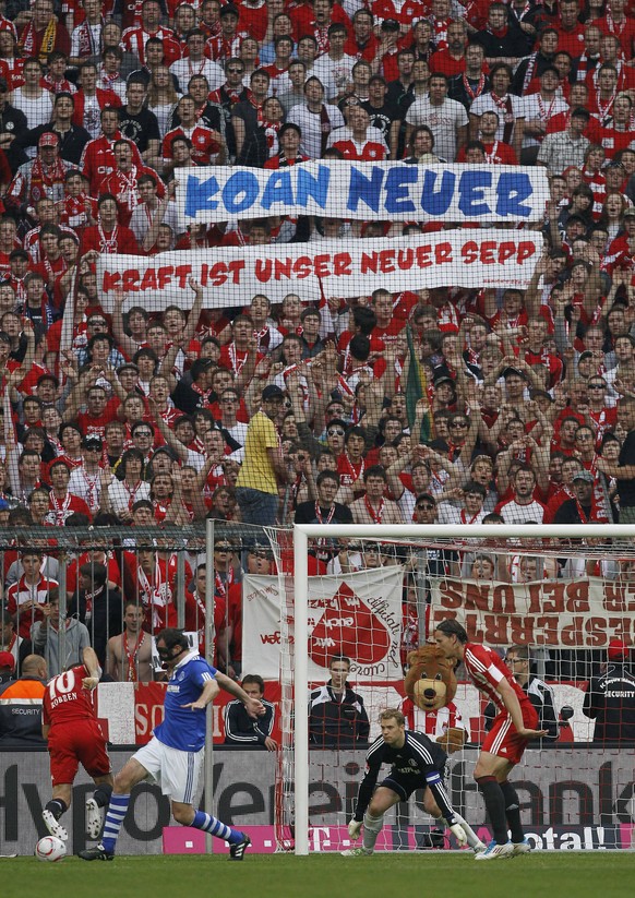 "Koan Neuer. Kraft ist unser neuer Sepp." Solche und ähnliche Plakate hielten Fans des FC Bayern im April 2011 hoch, als der damalige Schalker Manuel Neuer zu Gast war. Sein Wechsel nach München stand ...