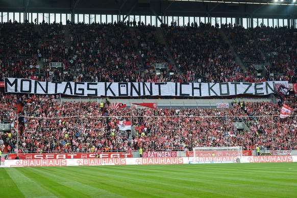 "Montags könnt ich kotzen", schrieben Fans von Fortuna Düsseldorf.