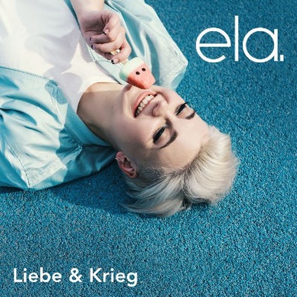 Der Titel impliziert die Kerntopics: Elas Album "Liebe &amp; Krieg".