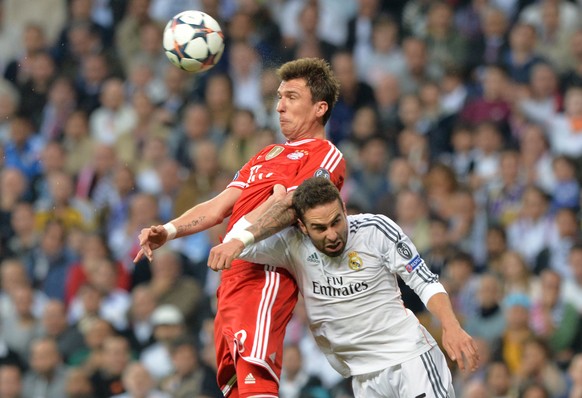 Munich&#039;s Mario Mandzukic (l) and Daniel Carvajal of Real Madrid vie for the ball during the UEFA Champions League semi final first leg soccer match between Real Madrid and FC Bayern Munich at San ...