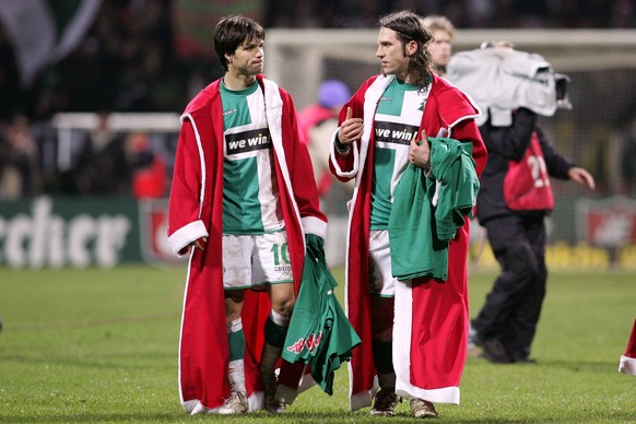 Weihnachtsmeister Bremen - Diego (li.) und Torsten Frings

Christmas champion Bremen Diego left and Torsten Frings
