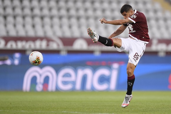 Torino&#039;s Tomas Rincon fires a shot during the Serie A soccer match between Torino and Parma, at the Olympic Stadium in Turin, Italy, Saturday, June 20, 2020. Serie A restarts Saturday following t ...