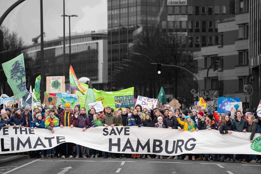 Fridays for Future - Swedish climate activist Greta Thunberg attends rally in Hamburg Germany - schwedische Klimaaktivistin Greta Thunberg nimmt an Demonstration in Hamburg teil -Fridays for Future -  ...