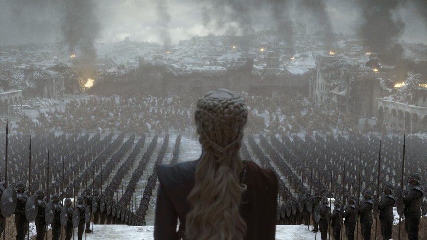 HANDOUT - 16.05.2019, USA, ---: Emilia Clarke als Daenerys Targaryen in einer Szene der 73. Episode &quot;Game of Thrones - Das Lied von Eis und Feuer&quot;. Am 20.05.2019 ist die 73. und letzte Episo ...