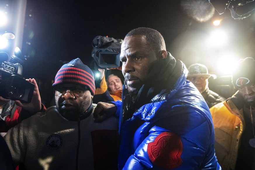 R. Kelly surrenders to authorities at Chicago First District police station, Friday, Feb. 22, 2019. R&amp;B star R. Kelly was taken into custody after arriving Friday night at a Chicago police precinc ...
