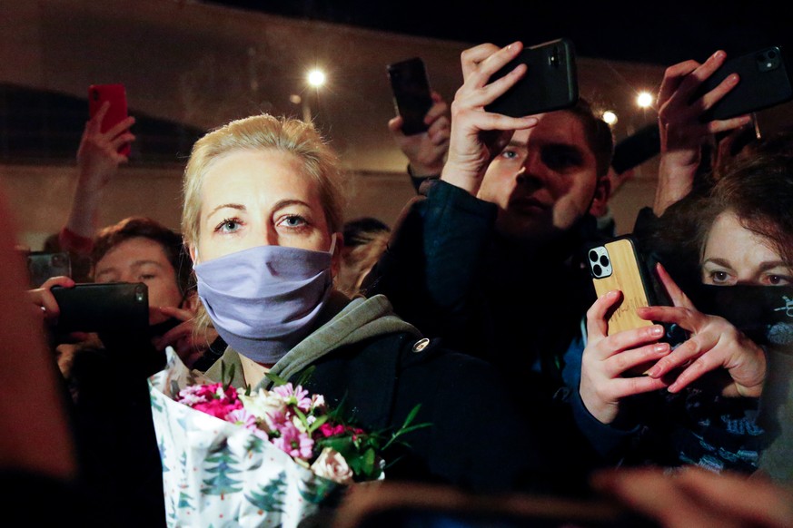 17.01.2021, Russland, Moskau: Julia Nawalny (M), Ehefrau des russischen Oppositionsf